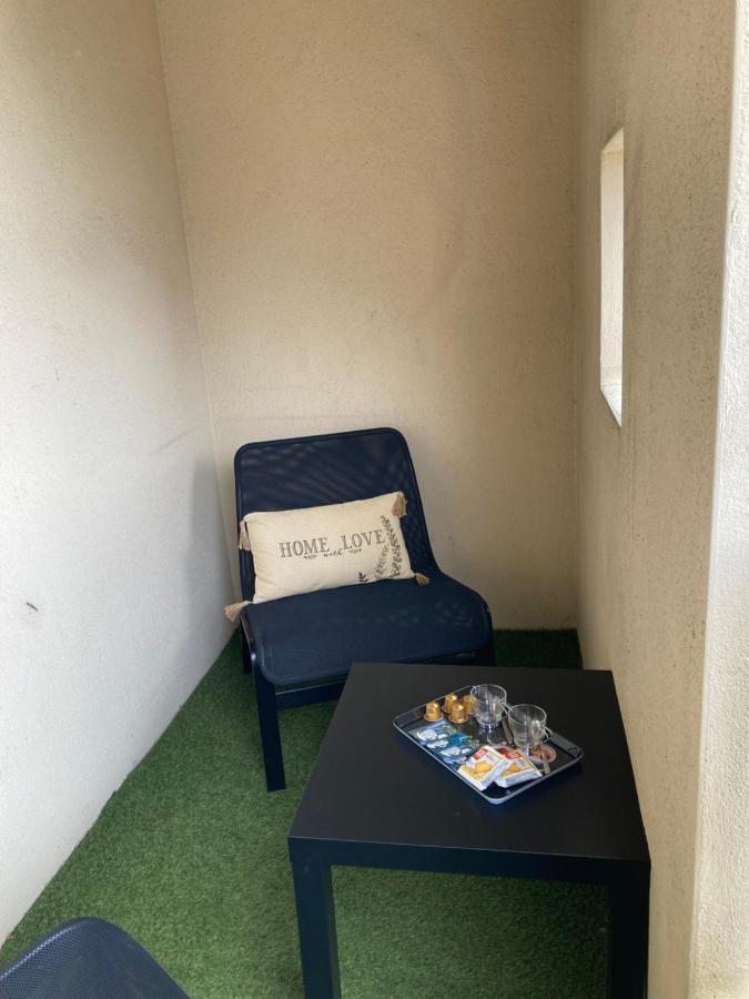 Charmant T2 Sur Ile De Nantes Avec Parking Et Balcon Exterior photo